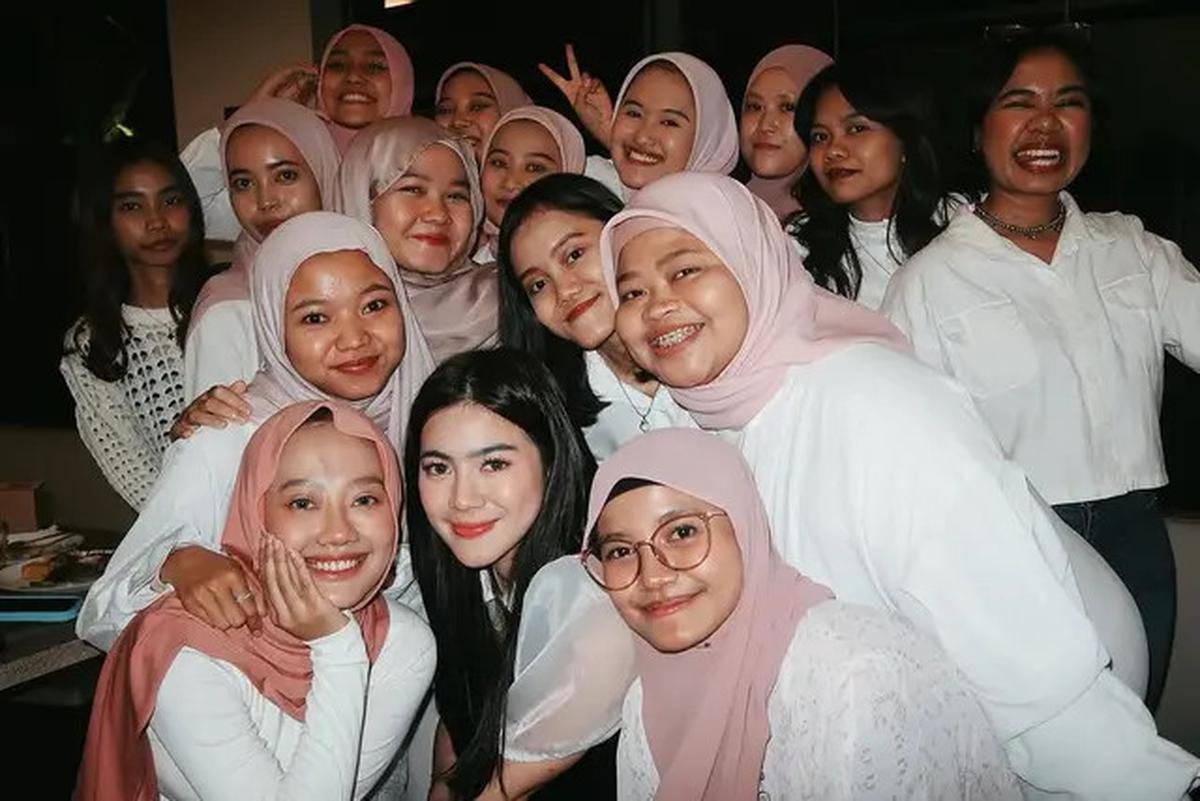 Potret 6 Artis Buka Puasa Bareng Fans Ini Penuh Kehangatan, Kekeluargaannya Terasa