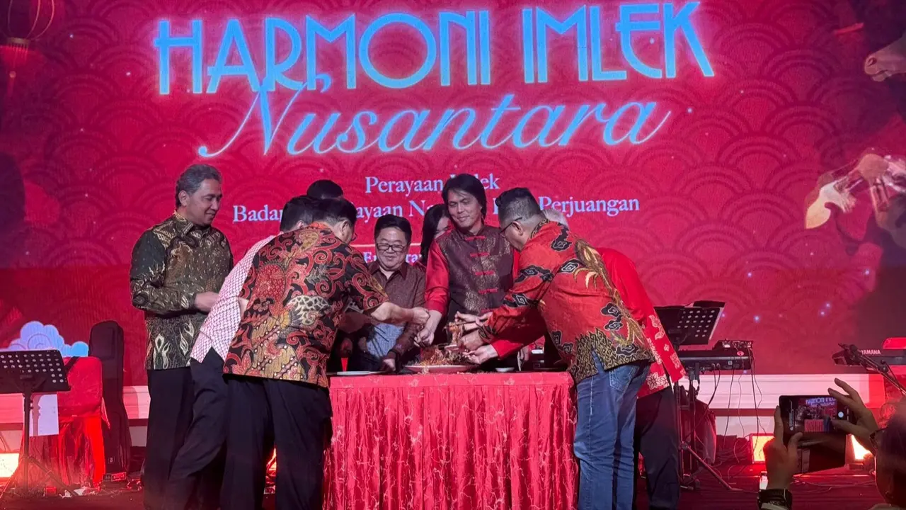 Keluarga besar Badan Kebudayaan Nasional (BKN) PDIP bersama tokoh masyarakat merayakan Tahun Baru Imlek 2026.