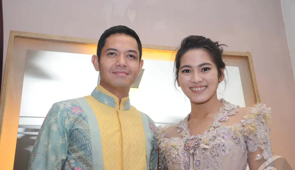Dude Harlino dan Alyssa Soebandono sering disatukan dalam sinetron ataupun FTV. Hingga akhirnya di bulan Maret 2014, pasangan ini menikah. (Liputan6.com/Rini Suhartini)  