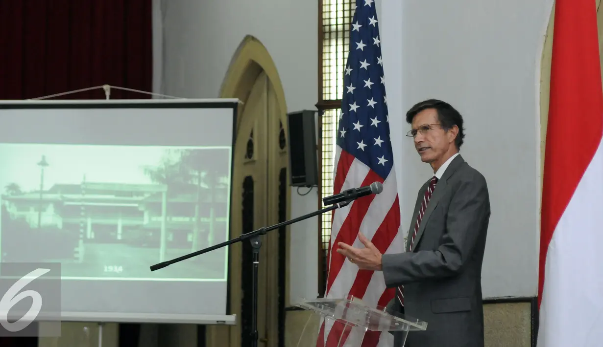 Duta Besar AS untuk Indonesia, Robert O’Blake Jr memberikan sambutan jelang penyerahan dokumen penelitian dan dokumentasi eks rumah Raden Saleh di Cikini Jakarta, Selasa (26/4/2016). (Liputan6.com/Helmi Fithriansyah)