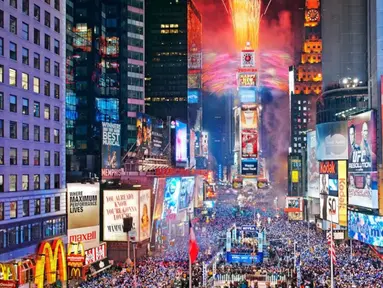 Perayaan megah saat tahun baru di kota New York, berawal sejak tahun 1904, Saat kawasan bisnis New York Times Square baru saja dibuka. Hingga saat ini, New York Times masih menjadi salah satu ikon perayaan tahun baru termegah di dunia. (3.bp.blogspot.com)