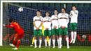 Pemain Wales, Harry Wilson, melepaskan tendangan bebas saat melawan Bulgaria pada laga UEFA Nations League di Stadion Vassil Levski, Kamis (15/10/2020). Wales menang dengan skor 1-0. (AP Photo/Anton Uzunov)