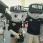 Pernak-pernik Turn Back Crime laris manis diburu masyarakat di Jakarta Metropolitan Police Expo' (Liputan6.com/Audrey Santoso)