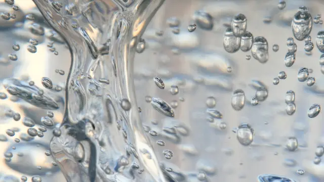 Ilustrasi Cyclomethicone yang berwarna bening dalam bentuk liquid