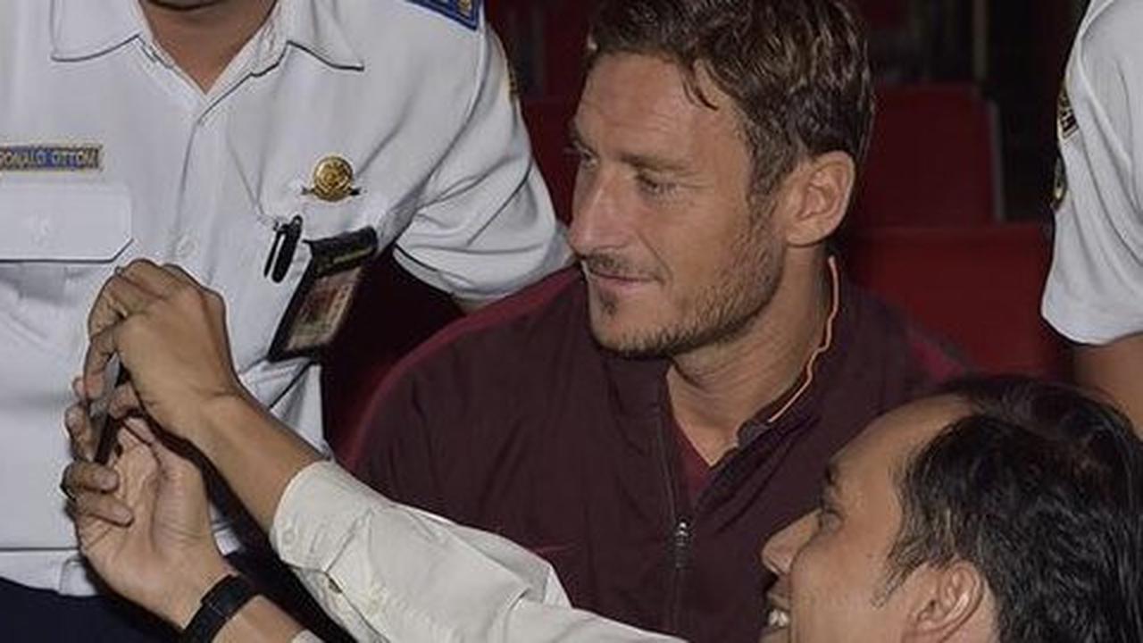 Tiba di Indonesia, 2 pemain AS Roma sempat tertahan di Imigrasi