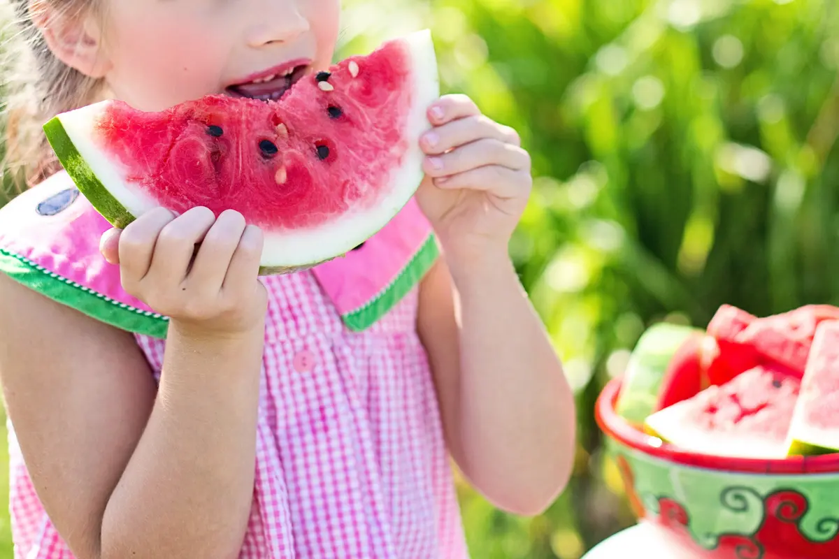 Ilustrasi anak konsumsi makanan kaya nutrisi/ Pexels