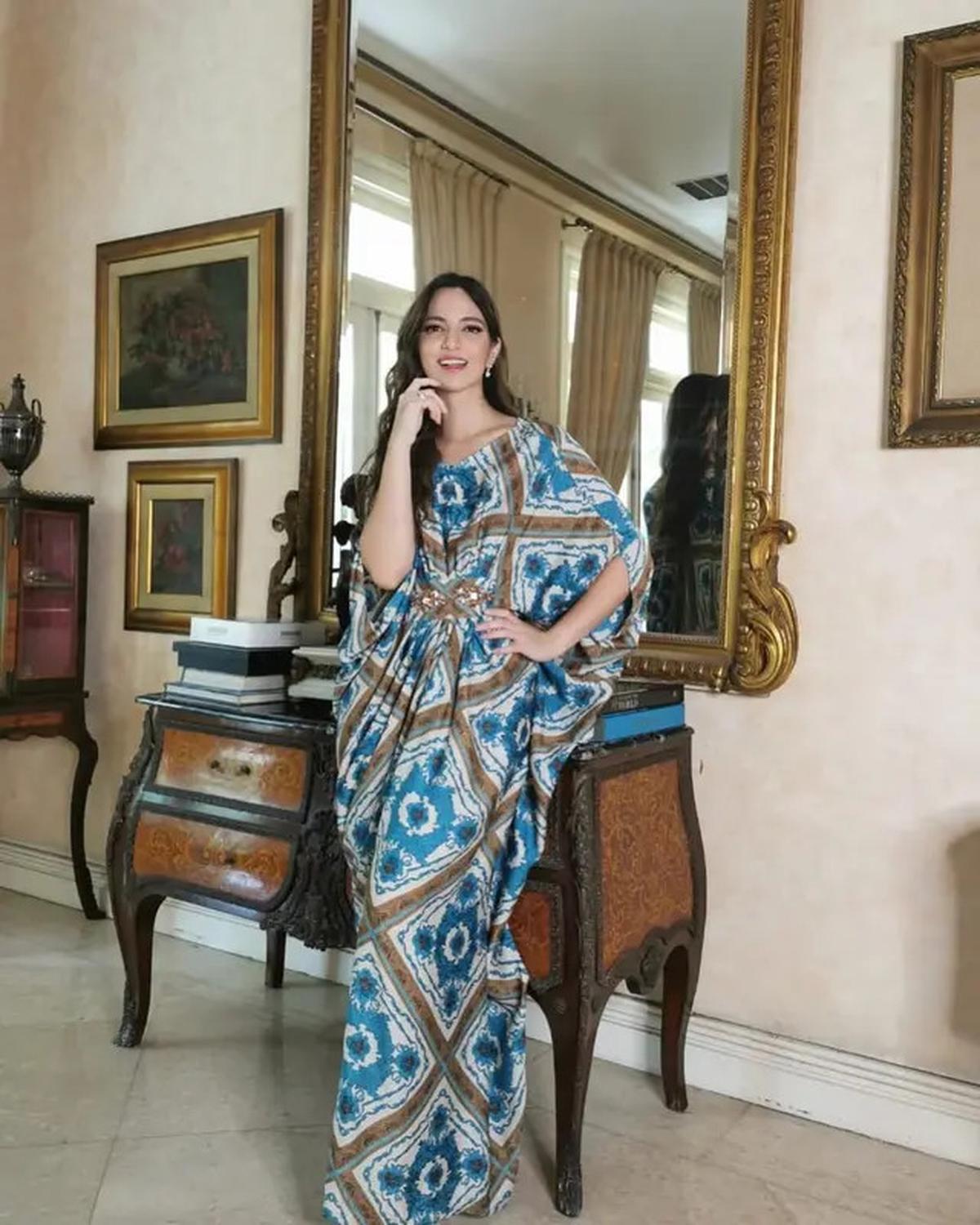 8 Model Gamis Kekinian ala Nia Ramadhani, Elegan untuk Wanita Kaki Jenjang