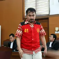 Gatot Brajamusti seperti diketahui dilaporkan oleh perempuan berinisial CT pada September 2016 silam. Saat kejadian dari tahun 2007 hingga 2011, CT berusia 16 tahun. CT dipaksa mengikuti ritual seks di padepokan Aa Gatot. (Nurwahyunan/Bintang.com)
