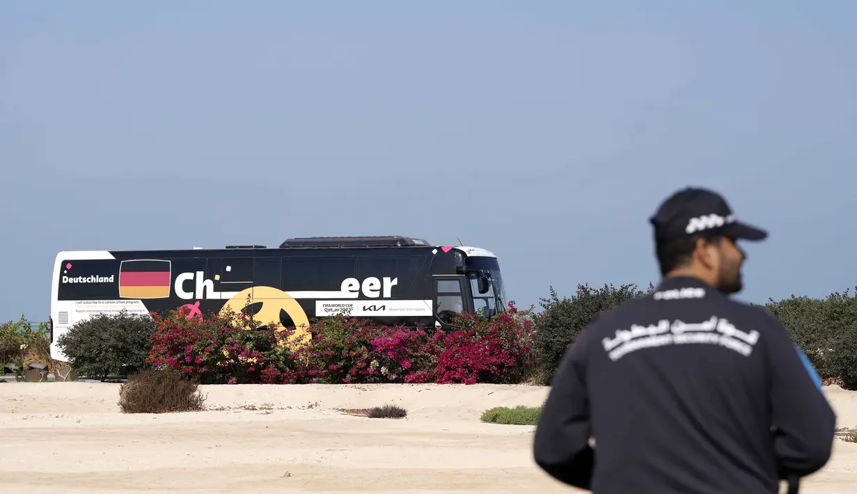Jerman harus angkat koper dari Qatar meski menang di partai terakhir. Timnas Jerman berada di urutan ketiga Grup E Piala Dunia 2022 dengan nilai empat. Pasukan Hansi Flick hanya mengemas sekali menang, sekali imbang dan sekali kalah. (AP/Matthias Schrader)