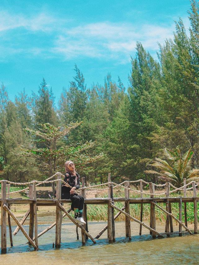 Pesona Awkarin Berhijab Saat Liburan di Aceh (sumber: instagram/@awkarin)