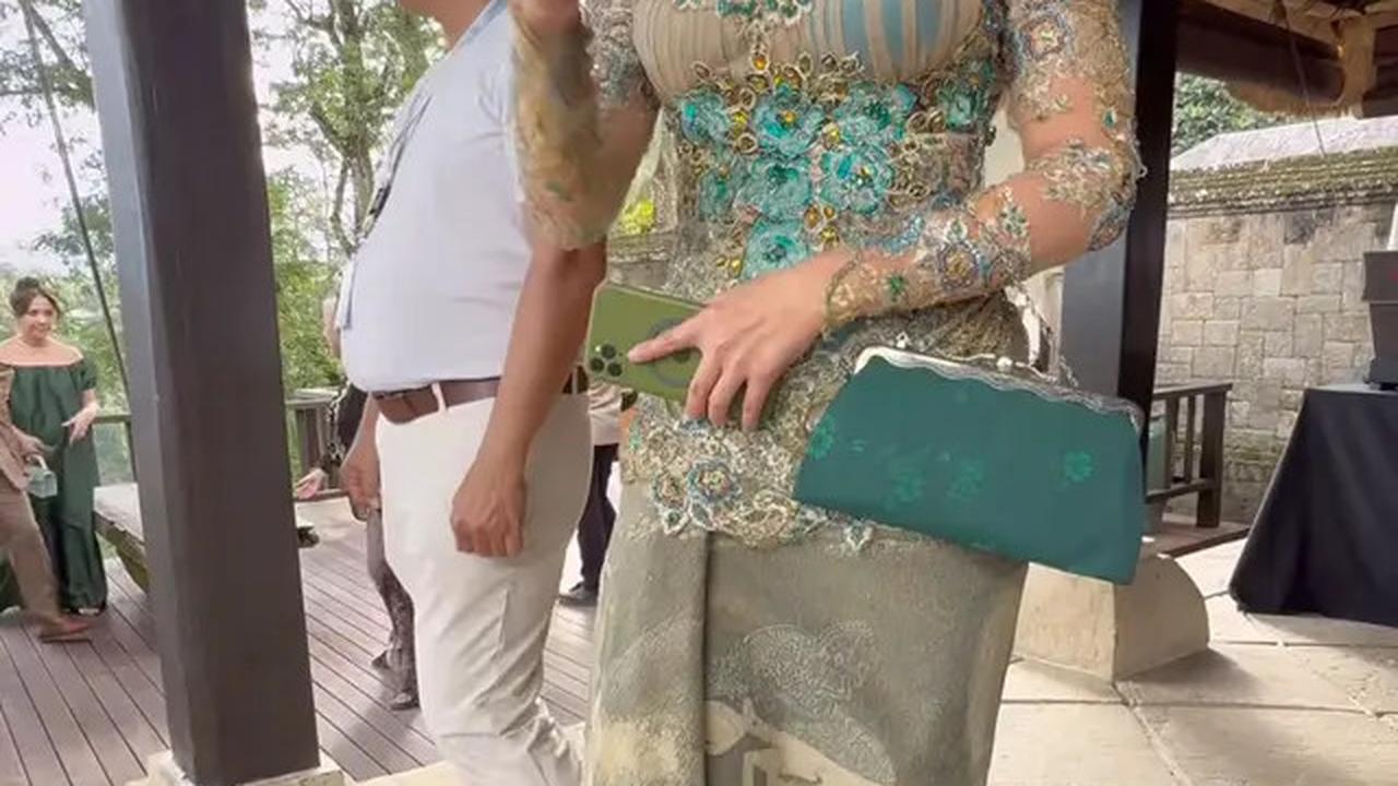 9 Gaya Elegan Para Selebritis Kenakan Wastra Nusantara saat Akad Nikah Luna Maya dan Maxime Bouttier, dari Ashanty-Cinta Laura