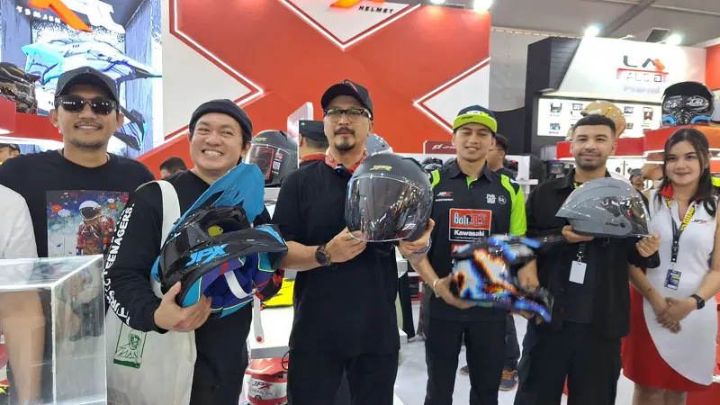 JPX Luncurkan 3 Helm Baru di GIIAS 2024, Ada untuk Anak Kecil (Arief A/Liputan6.com)