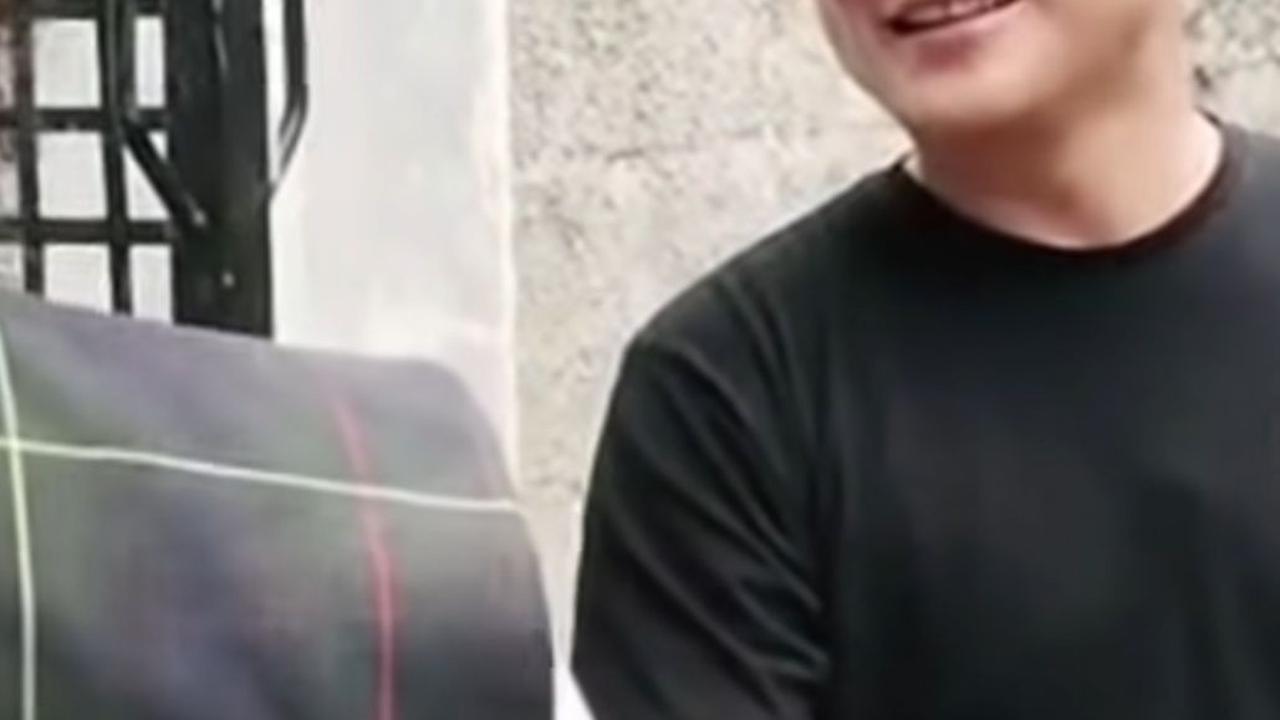 Detik-Detik Bobon Santoso Ucap Syahadat, Dibimbing Ustaz Derry, Disambut Haru