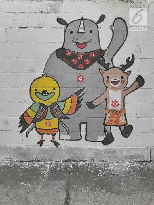 Mural maskot Asian Games 2018 menghiasi sebuah tembok di kawasan Jati Padang Utara, Jakarta, Sabtu (12/5). Asian Games ke 18 tersebut akan digelar di Jakarta dan Palembang pada tanggal 18 Agustus 2018 - 2 September 2018. (Liputan6.com/Herman Zakharia)