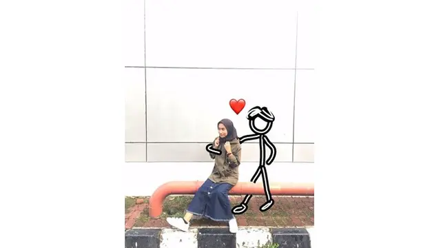 Wanita Ini Minta Fotonya Diedit Tidak Sendiri, 6 Hasilnya Kocak Banget