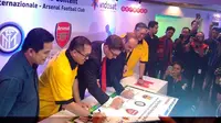 Indosat menggandeng tiga klub bola besar di dunia untuk menghadirkan konten value added service.