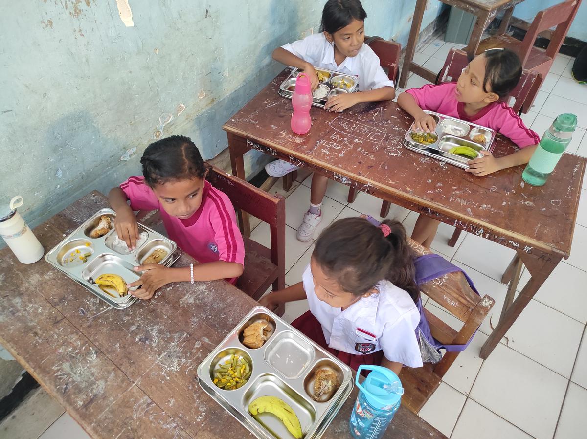 makan bergizi gratis di kupang