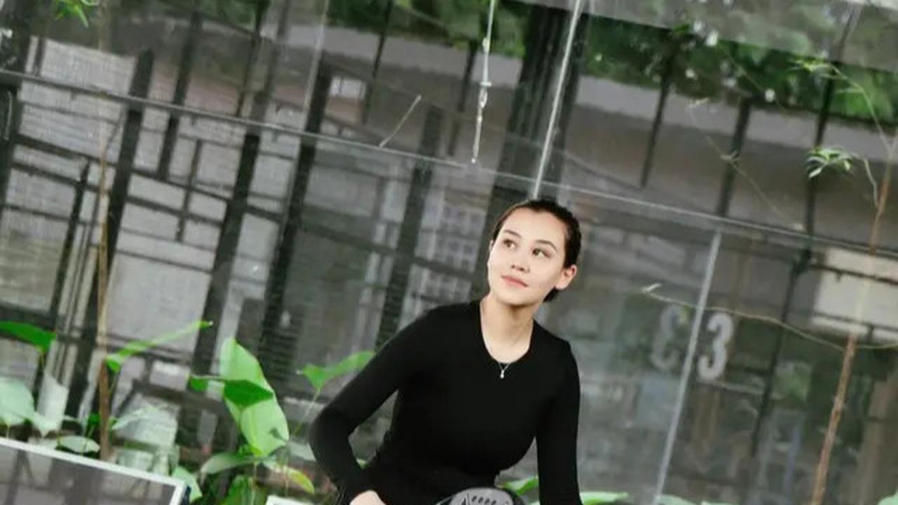 Gaya Aaliyah Massaid saat Olahraga Padel, Tampil Ramping Setelah 1 Bulan Melahirkan