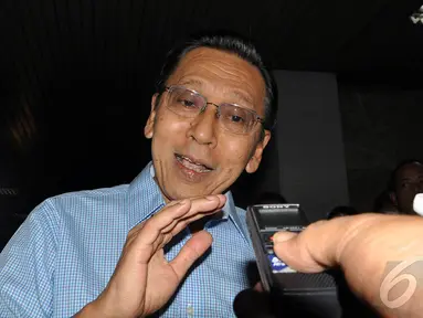 Wapres Boediono menyempatkan diri membesuk Ketua Umum Partai Gerindra Suhardi, Jakarta, Rabu (27/8/2014) (Liputan6.com/Miftahul Hayat)