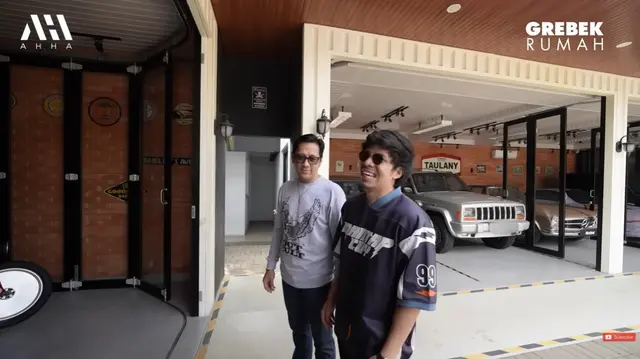 Potret Garasi Rumah Andre Taulany/Youtube Atta Halilintar