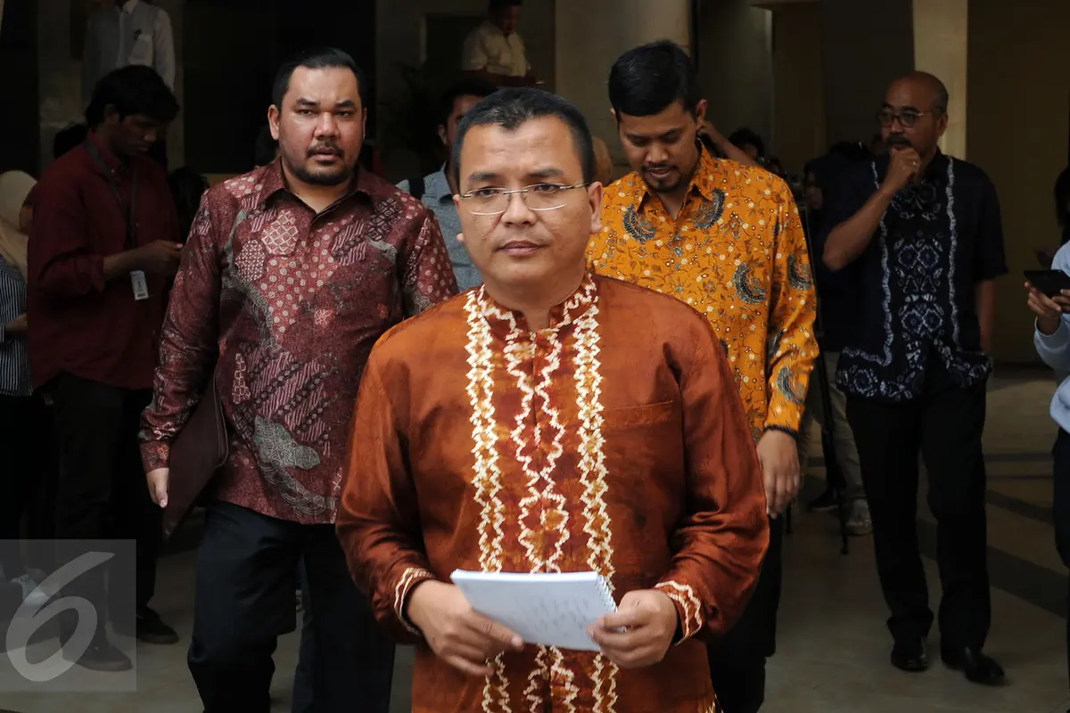 20151005-Sambangi Bareskrim, Denny Indrayana Ajukan Nama Saksi-Jakarta