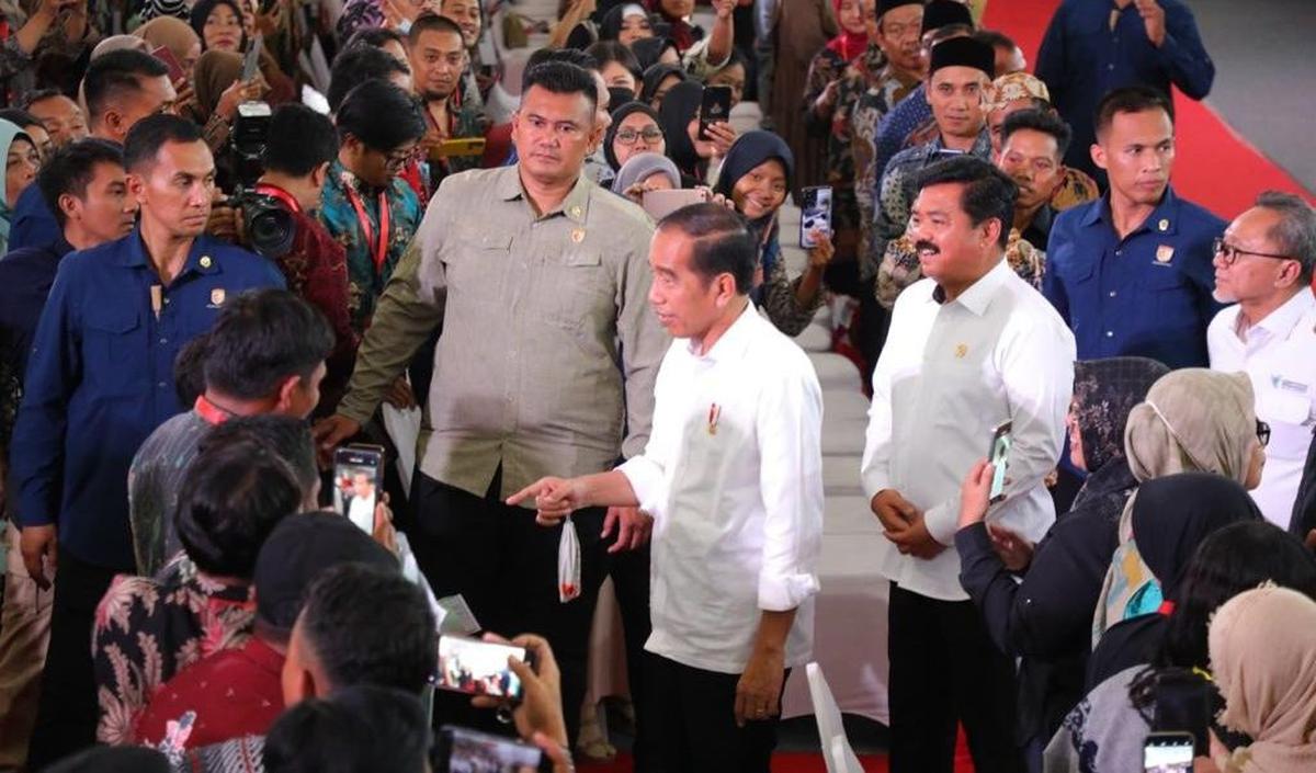 "Ya saya kira Pak Menko Polhukam kita tahu beliau dulu Panglima (TNI), saya kira untuk mengatasi hal yang berkaitan politik, hukum, dan keamanan sangat sangat siap,"&nbsp;<br>