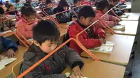 Cara unik yang dilakukan salah satu sekolah Tiongkok untuk mencegah anak muridnya terkena myopia atau rabun jauh (Foto: http://www.chinasmack.com/)
