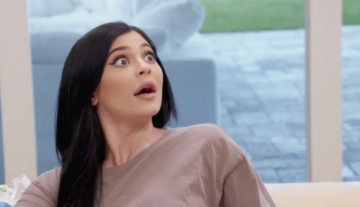 Usai melihat wajah Stormi Tyga pun menyerah dan berhenti memaksa Kylie Jenner untuk melakukan tes DNA. (Life of Kylie)