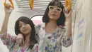 Tidak jarang, Imelda bersama Imanni terlihat kompak saat bersama. Seperti saat naik kereta bareng, ibu dan anak yang kompak memakai busana benuansa floral ini disebut bak kakak adik karena punya gaya yang sama. (Liputan6.com/IG/@imeldatherinne)