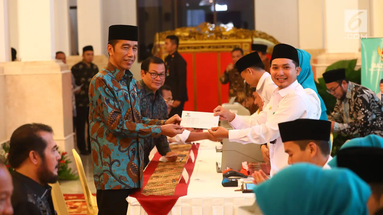 Jokowi Bayar Zakat