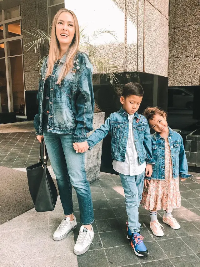 Jadi Single Mom, Ini 6 Potret Cathy Sharon dengan Kedua Anaknya