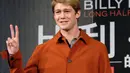 Tidak hanya menyembunyikan dari publik, Taylor Swift ternyata juga menyembunyikan hubungannya dengan Joe Alwyn dari sahabat-sahabat terdekatnya. Salah satunya adalah Selena Gomez. (AFP/Bintang.com)