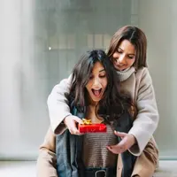 Hadiah untuk Ibu di hari spesial (Foto: Freepik.com)