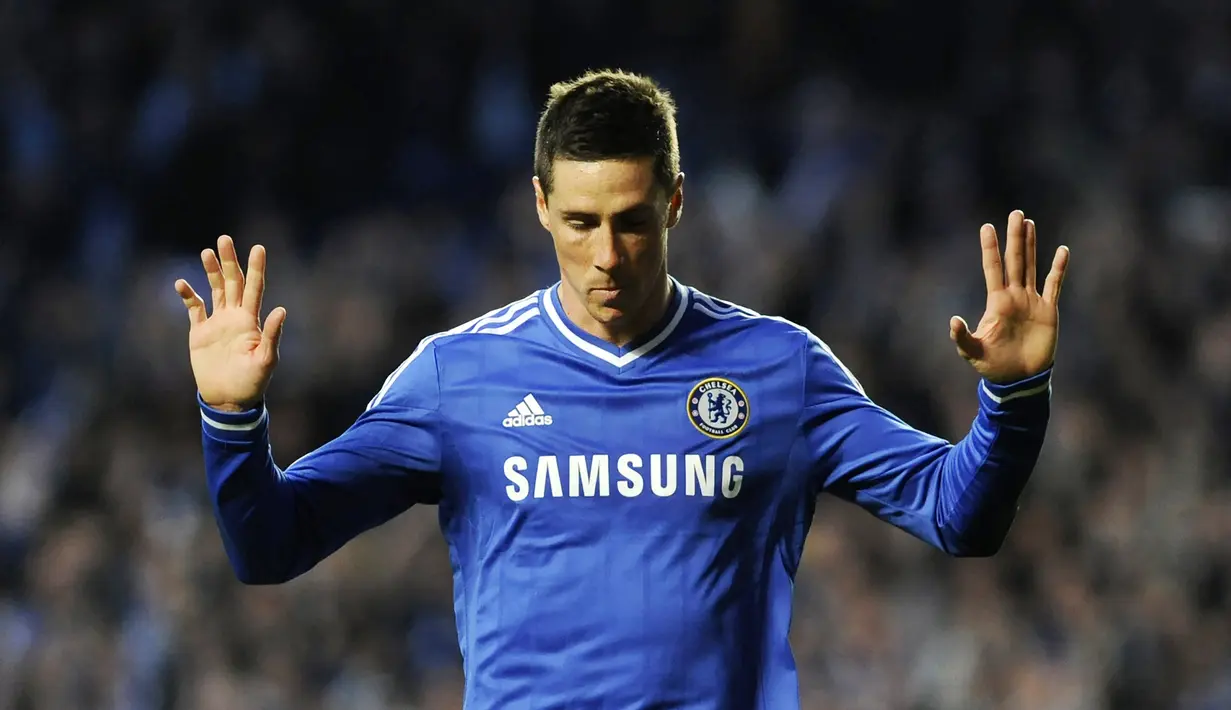 1. Fernando Torres - Pria Spanyol ini pernah menjadi rekor pembelian termahal Chelsea ketika diboyong dari Liverpool. Namun sayang pemain bernomor sembilan ini gagal menduplikasi permainan terbaiknya di Stamford Bridge. (EPA/Gerry Penny)