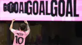 Pemain Inter Miami, Lionel Messi melakukan selebrasi setelah mencetak gol melalui tendangan bebas ke gawang FC Porto dalam laga Grup A Piala Dunia Antarklub 2025 di Mercedes-Benz Stadium, Atlanta, Amerika Serikat, Jumat (20/06/2025) WIB. (AFP/Alex Grimm)
