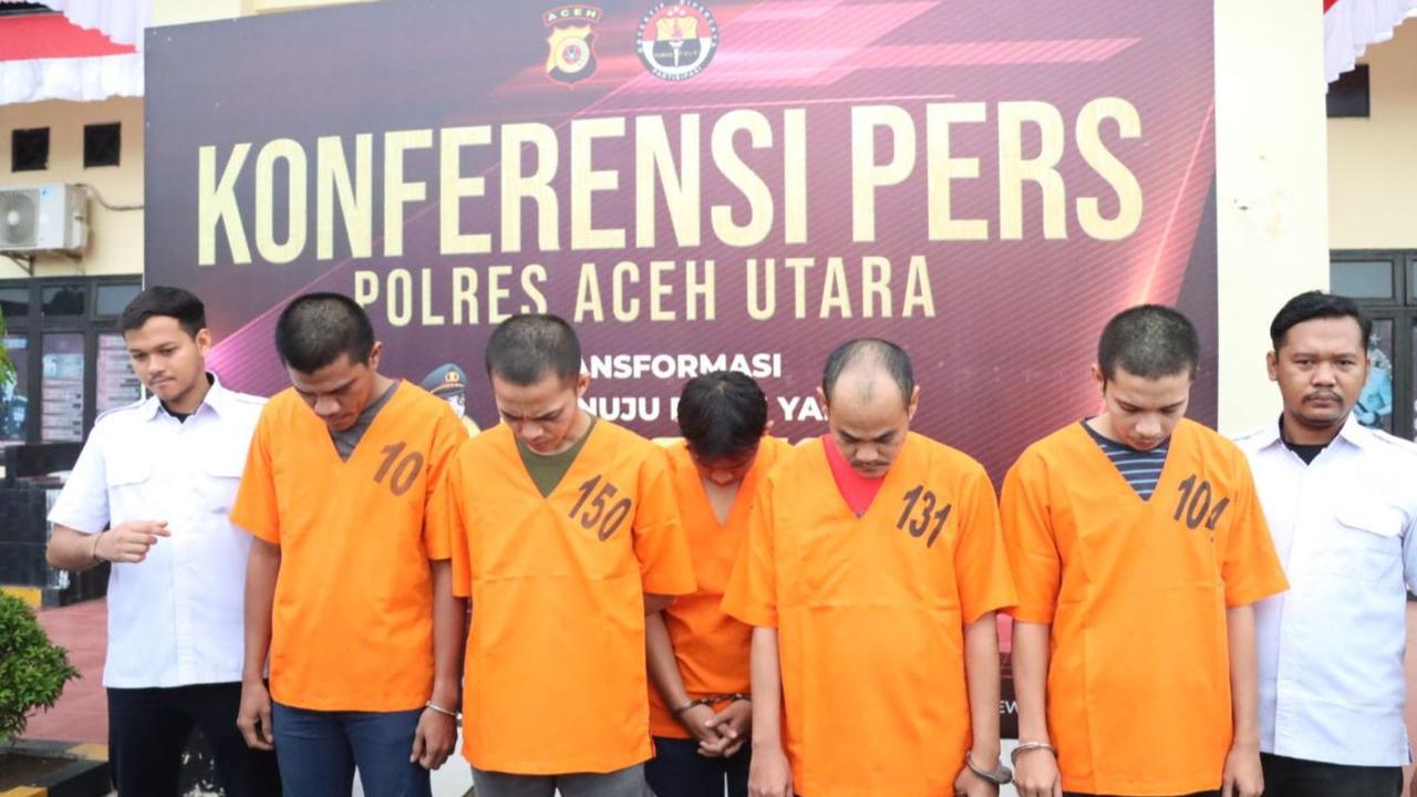 Polisi menjerat tersangka dengan Pasal 2 Undang-Undang Nomor 21 Tahun 2007 tentang Tindak Pidana Perdagangan Orang (TPPO), serta Pasal 50 Jo Pasal 47 Jo Pasal 34 Jo Pasal 33 ayat 3 Qanun Aceh Nomor 6 Tahun 2014 tentang Hukum Jinayat.