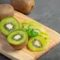 Kiwi adalah buah rendah kalori dan tinggi serat. (Foto: Freepik/jcomp)