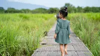 9 Perilaku Unik Balita yang Sebenarnya Cukup Normal, Termasuk Suka Bicara Sendiri