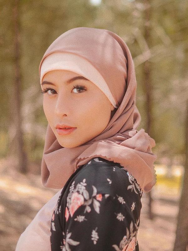 Pesona Awkarin Berhijab Saat Liburan di Aceh (sumber: instagram/@awkarin)