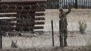 Di lain pihak, Presiden Meksiko Andres Manuel Lopez Obrador mengatakan AS adalah negara berdaulat dan Meksiko menghormati keputusan tersebut. (AP Photo/Christian Chavez)