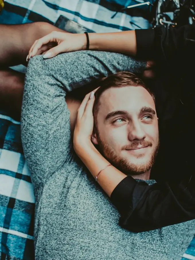 Ilustrasi Relationship Female