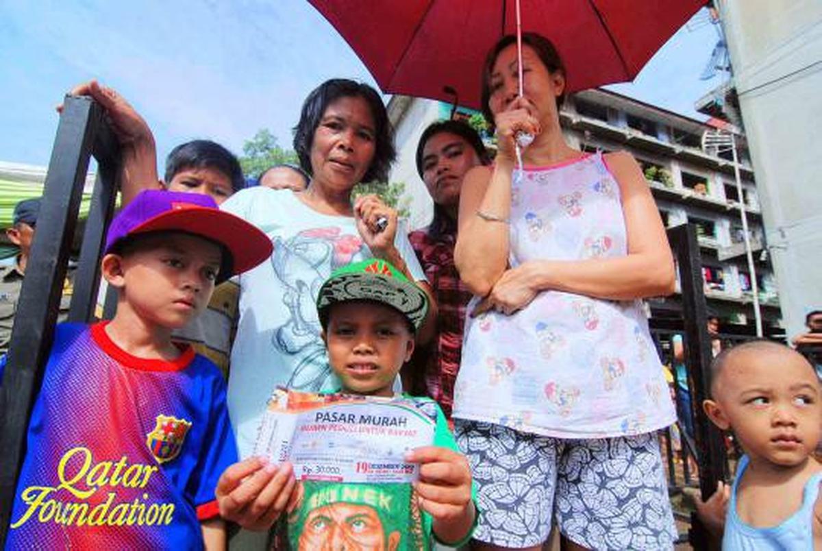 Warga Rusun Koja serbu sembako murah