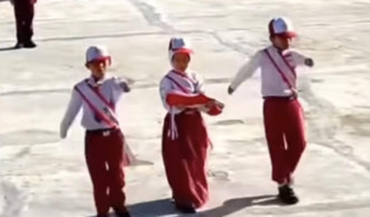 Salah satu yang disorot adalah para petugas pengibar bendera.&nbsp;<br>