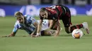 Filipe Luis (kanan). Bek kiri Brasil berusia 37 tahun yang merupakan produk Akademi Figueirense FC ini sejak awal musim 2019/2020 memilih pulang kampung ke Brasil untuk membela Flamengo usai meninggalkan Atletico Madrid dengan status bebas transfer. Selain Atletico Madrid, ia juga sempat memperkuat beberapa klub elite Eropa lainnya, Seperti Ajax Amsterdam dan Chelsea. Bersama Flamengo, hingga kini ia telah tampil dalam 138 laga di semua ajang dengan torehan 4 gol dan 5 assist. (AFP/Pool/Juan Ignacio Roncoroni)