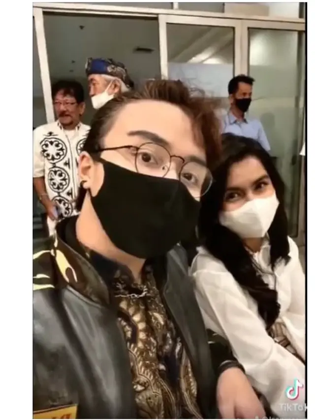 Mulai Go Public, Ini 6 Potret Kebersamaan Leon Dozan dan Jihan LIDA