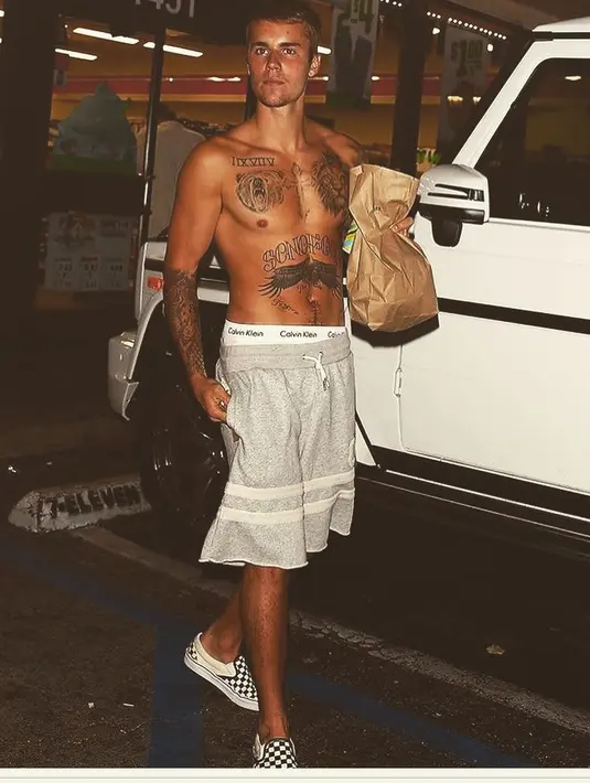 Justin Bieber pun sepertinya mulai sering memamerkan bentuk tubuhnya yang bikin hati para cewek meleleh. (instagram/JustinBieber)