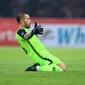 Selebrasi kiper Persija Jakarta, Andritany Ardhiyasa setelah Ryo Matsumura mencetak gol penyeimbang 1-1 ke gawang PSM Makassar pada laga pekan pertama BRI Liga 1 2023/2024 antara Persija Jakarta menghadapi PSM Makassar di Stadion Utama Gelora Bung Karno (SUGBK), Senayan, Jakarta, Senin (3/7/2023). (Bola.com/M Iqbal Ichsan)