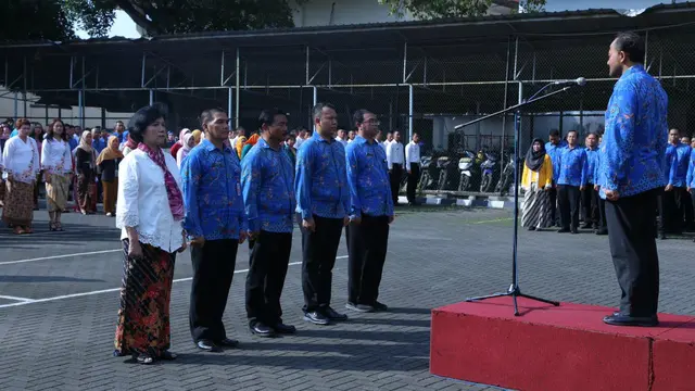 BNN memberikan penghargaan kepada 115 pegawai berprestasi saat upacara peringatan Hari Kartini.