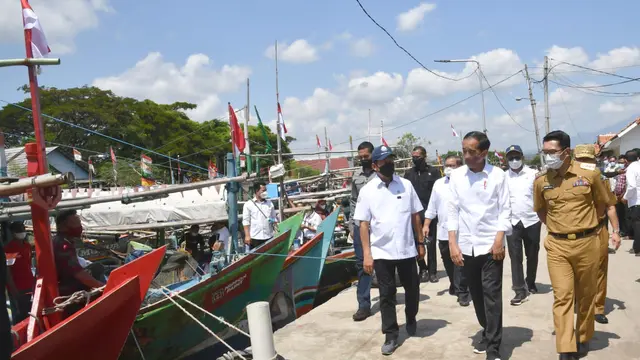 Sikapi Kelangkaan Solar, Nelayan Cirebon "Curhat" kepada Jokowi dan Ridwan Kamil
