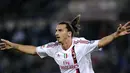Pemain asal Swedia ini mulai memanjangkan rambutnya saat bersama AC Milan pada 2011. Ibrahimovic mengandalkan gaya rambut panjangnya yang dikuncir kuda. (AFP/Filippo Monnteforte)